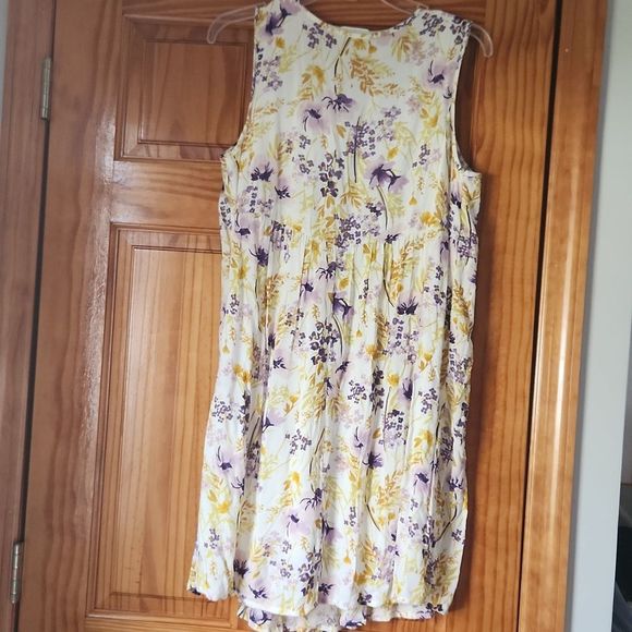 OLD NAVY YELLOW PURPLE FLORAL SLEEVELESS PLEATED DRESS size medium - Picture 2 of 8